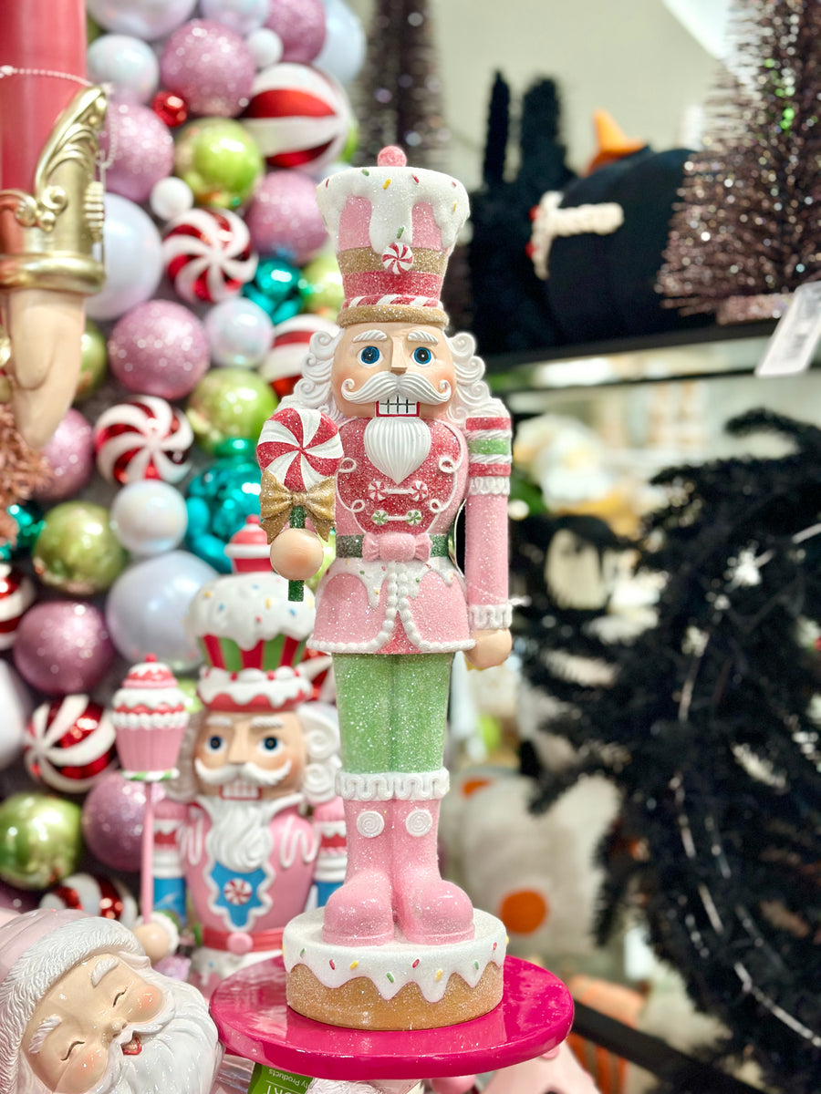 NUTCRACKER WITH PEPPERMINT